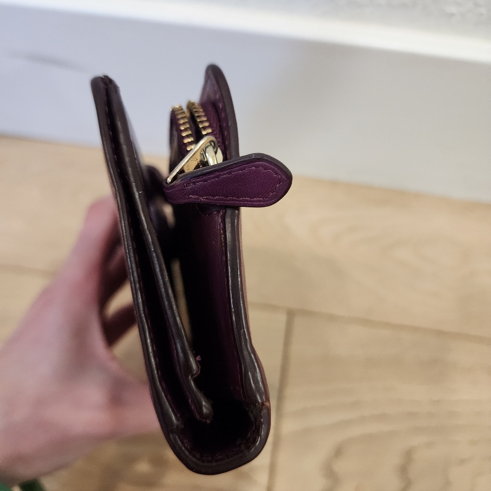Coach Skinny Wallet in a purple/berry leather finish. - Picture 5 of 9